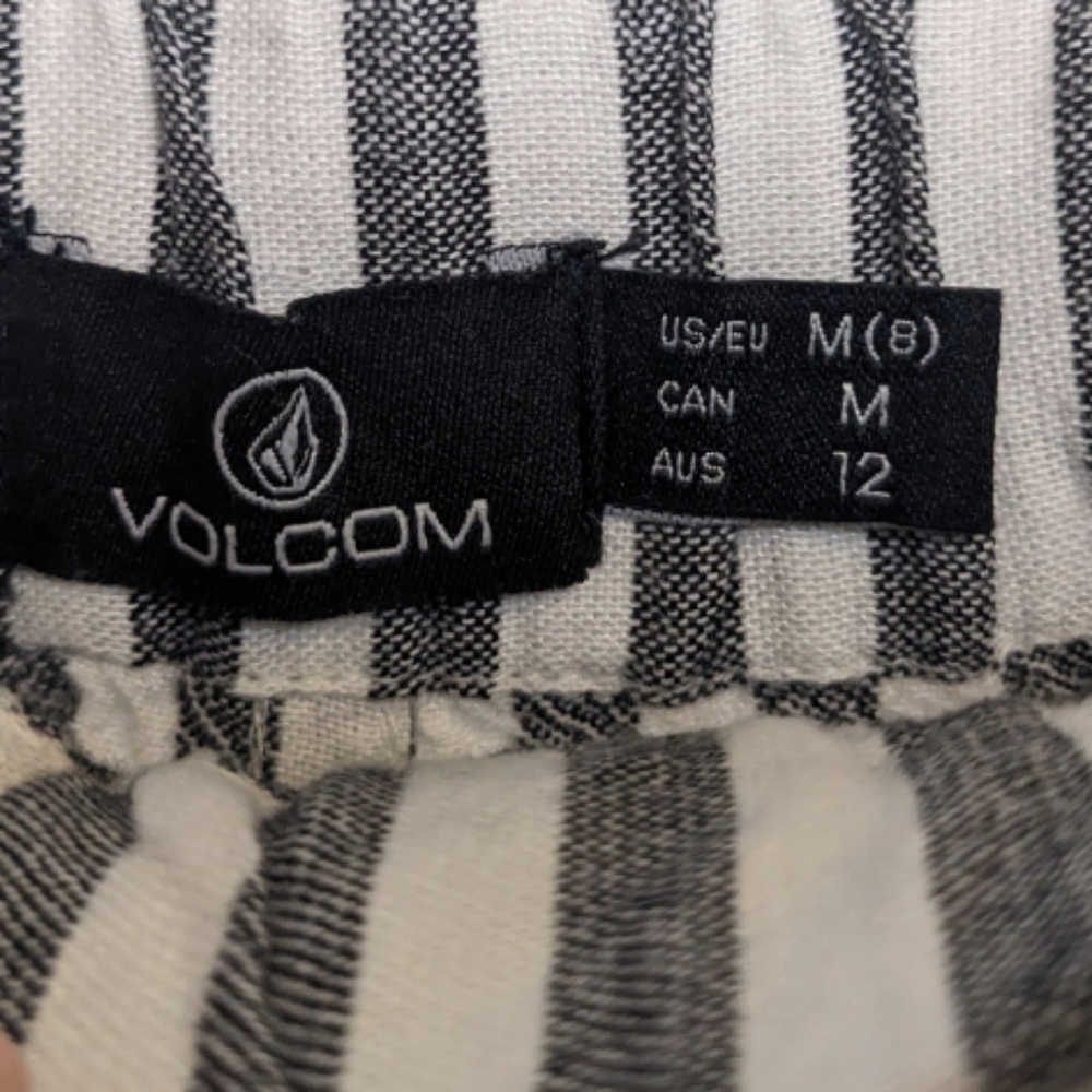 NWOT Volcom Women's Sunday Strut Engineer Stripe Short M - Picture 8 of 16